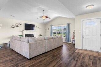 318 Aquamarine Cir in Jacksonville, NC - Building Photo - Building Photo