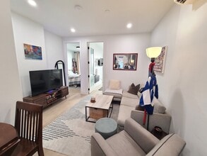 283 S 2nd St, Unit 1 in Brooklyn, NY - Foto de edificio - Building Photo