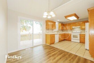 208 S Darrowby Dr in Raymore, MO - Building Photo - Building Photo