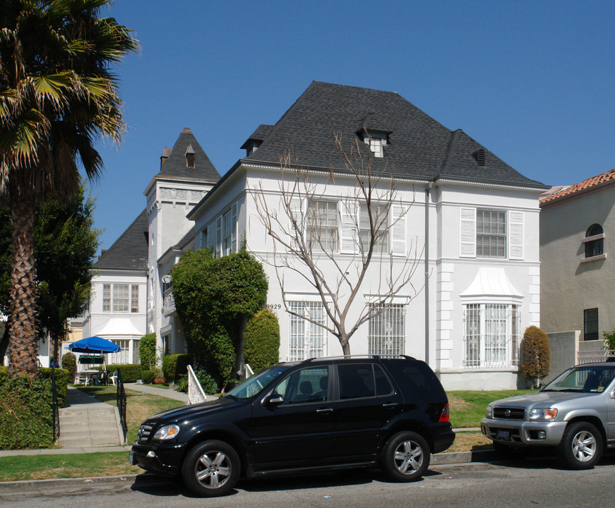 9929 Young Dr in Beverly Hills, CA - Foto de edificio