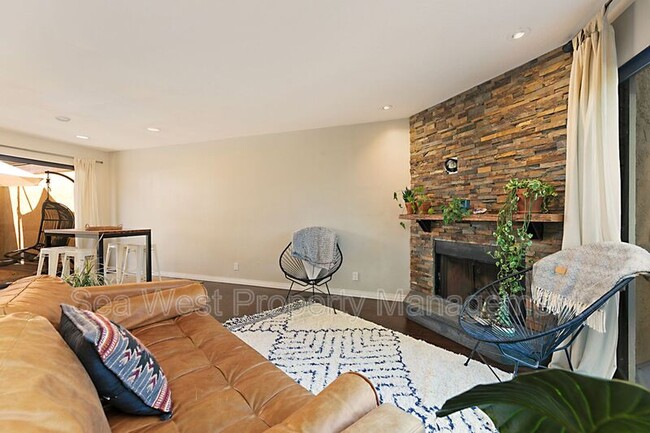 1680 Coast Hwy in Encinitas, CA - Building Photo - Building Photo