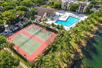 14611 N Kendall Dr in Miami, FL - Building Photo - Building Photo