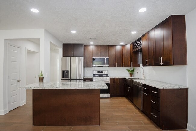 1120 Mobile Dr in Pasadena, TX - Building Photo - Building Photo