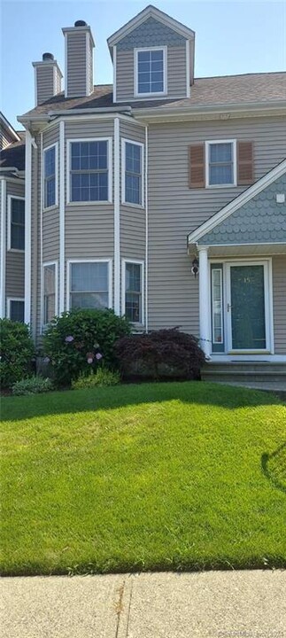273 Bridge St in Groton, CT - Building Photo