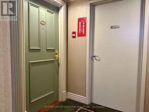 3700 Kaneff Crescent in Mississauga, ON - Building Photo - Building Photo