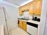 4123 NW 88th Ave in Coral Springs, FL - Foto de edificio - Building Photo