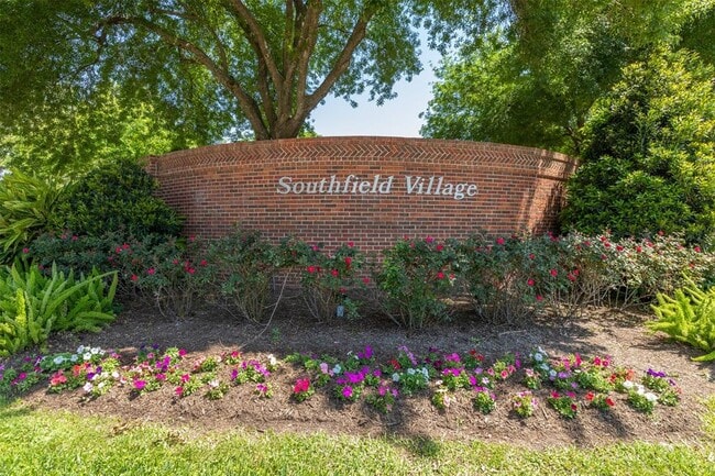 property at 2935 Auburn Dr