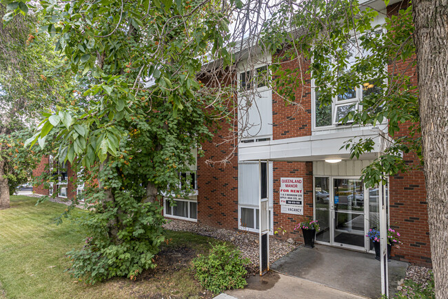 Queenland Apartments in Edmonton, AB - Building Photo - Building Photo