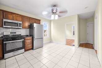 427 Ferry St in Everett, MA - Building Photo - Building Photo