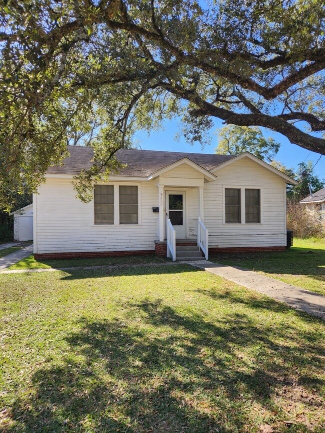 property at 4664 Clayton Dr