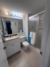 3001 W Rolling Hills Cir, Unit 102 in Davie, FL - Building Photo - Building Photo