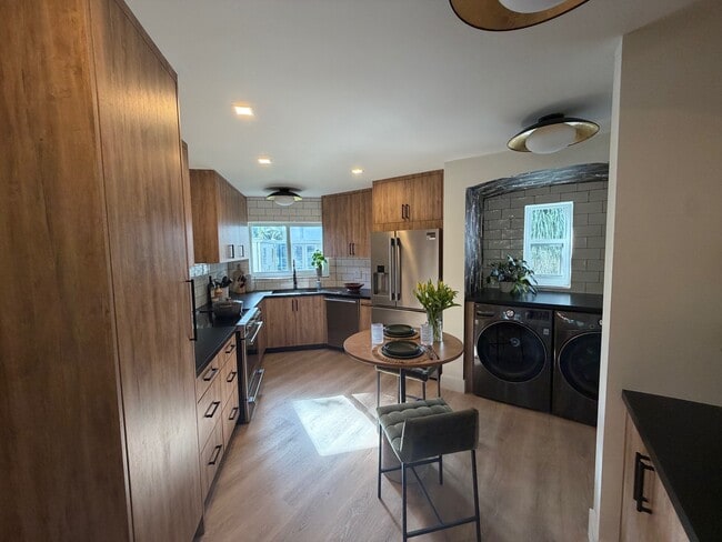 818 SE 4th St, Unit 205 in Fort Lauderdale, FL - Foto de edificio - Building Photo