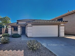 8149 E Obispo Ave in Mesa, AZ - Foto de edificio - Building Photo