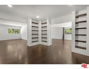 5504 Tyrone Ave in Los Angeles, CA - Building Photo - Building Photo