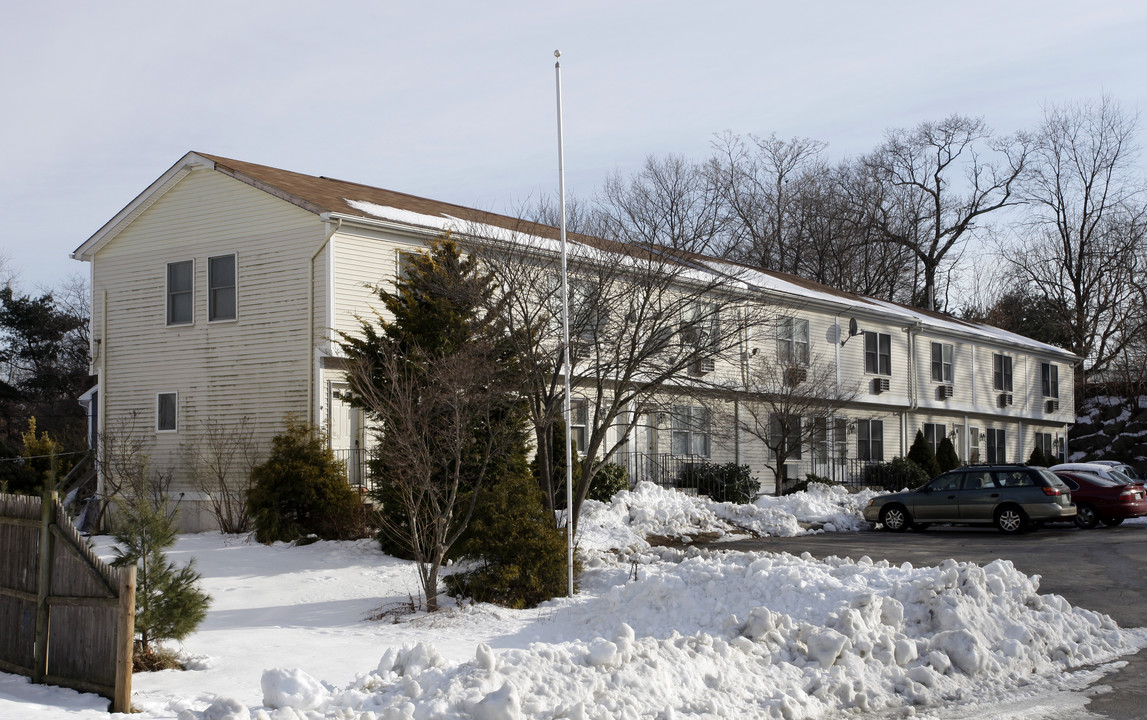 121 Stamford Ave in Providence, RI - Building Photo