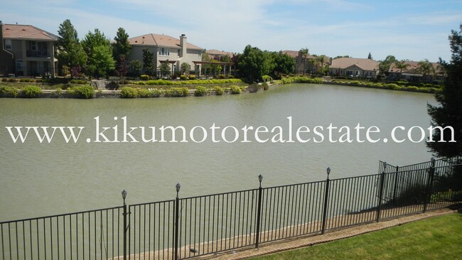 590 Hawkcrest Cir in Sacramento, CA - Building Photo - Building Photo
