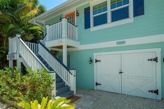 305 57th St in Holmes Beach, FL - Building Photo - Building Photo