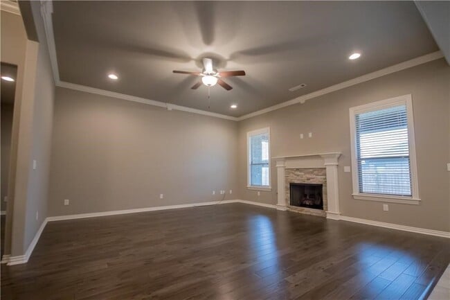 301 Cisterna Dr in Centerton, AR - Building Photo - Building Photo