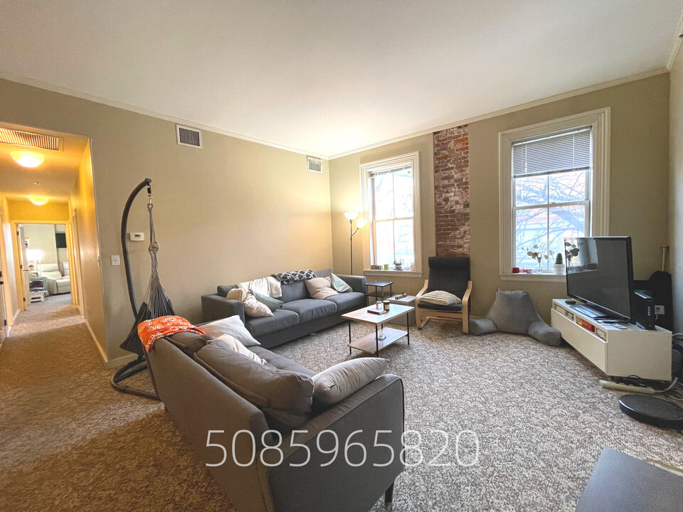 5 Davis Ave, Unit 1B in Brookline, MA - Foto de edificio