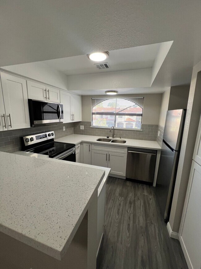 8455 W Sahara Ave in Las Vegas, NV - Building Photo - Building Photo