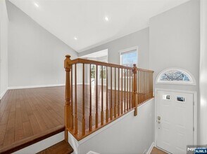 124 Barclay Dr in Nutley, NJ - Building Photo - Building Photo