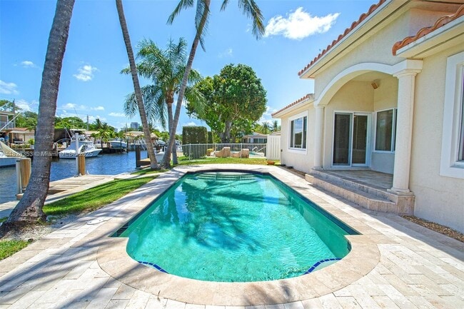 2273 SE 14th St in Pompano Beach, FL - Building Photo - Building Photo