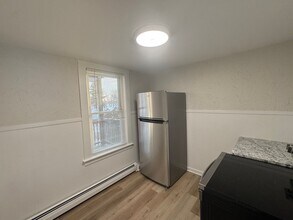 16 Avon St in Manchester, NH - Building Photo - Building Photo