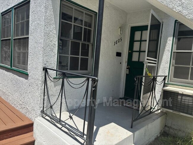 1605 N Verdugo Rd in Glendale, CA - Building Photo - Building Photo