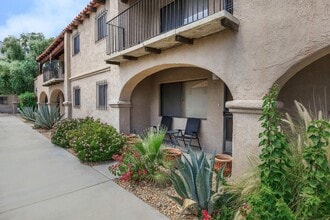 San Jacinto Racquet Club in Palm Springs, CA - Building Photo - Building Photo