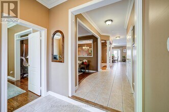 1388 Pinery Crescent in Oakville, ON - Building Photo - Building Photo