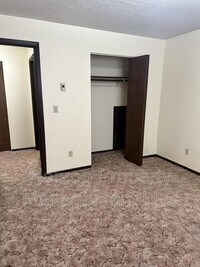 905 Center St S photo'