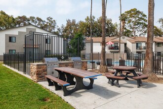 Oro Vista Apartments in San Diego, CA - Building Photo - Building Photo