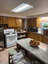 13 Cottage St, Unit 1 in Worcester, MA - Building Photo - Building Photo