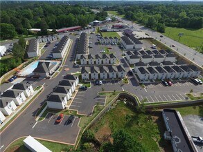 1980 W Main St in Central, SC - Building Photo - Building Photo