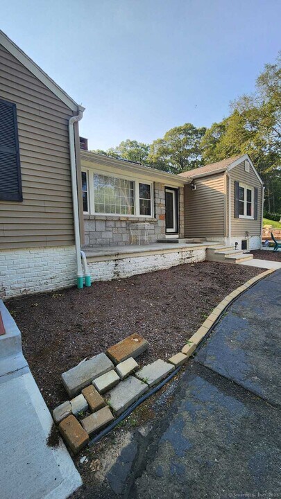 44 Cedar Hill Rd in Milford, CT - Building Photo