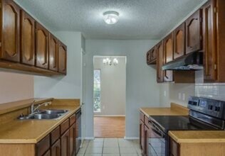 8119 Pinto Trail in San Antonio, TX - Building Photo - Building Photo