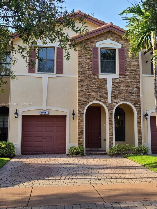 10283 NW 30th Terrace in Doral, FL - Building Photo