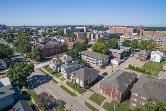 413 N Dubuque St, Unit 1 in Iowa City, IA - Building Photo - Building Photo