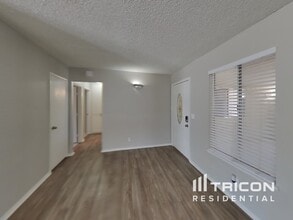 18 Page St in Las Vegas, NV - Building Photo - Building Photo