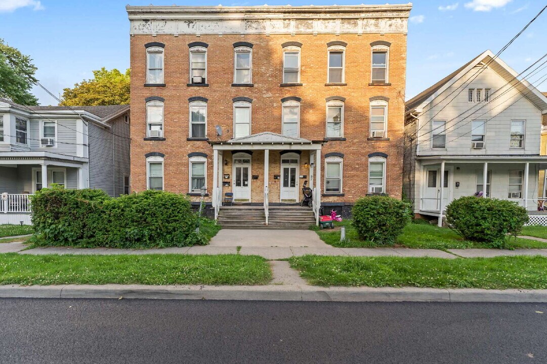 57 1/2 Saratoga Ave in Waterford, NY - Building Photo
