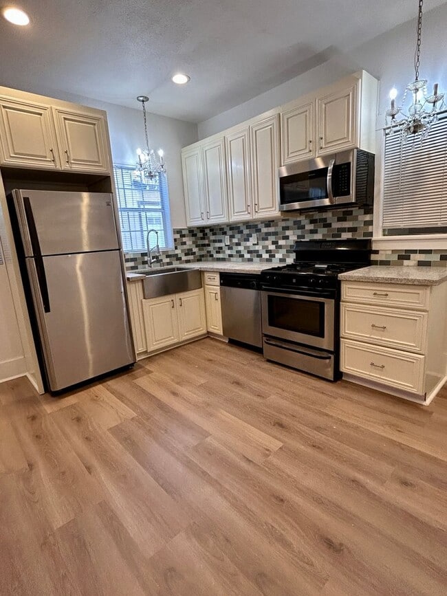 property at 471 N San Pedro St