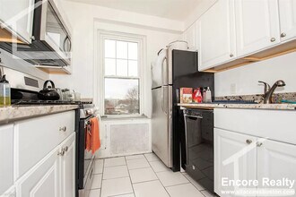 2003 Commonwealth Ave in Boston, MA - Building Photo - Building Photo