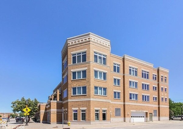 1 S Lincoln Ave in Lombard, IL - Building Photo