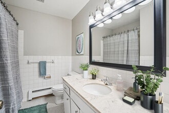 Bellaire Estates in White Bear Lake, MN - Building Photo - Building Photo