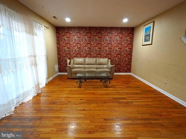 51 Hollybrooke Dr in Langhorne, PA - Building Photo - Building Photo