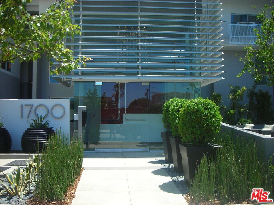 1700 Sawtelle Blvd in Los Angeles, CA - Building Photo