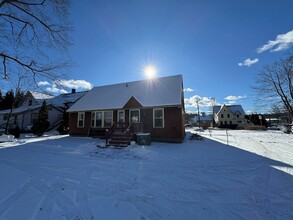 39 Elm St in Manchester, VT - Foto de edificio - Building Photo