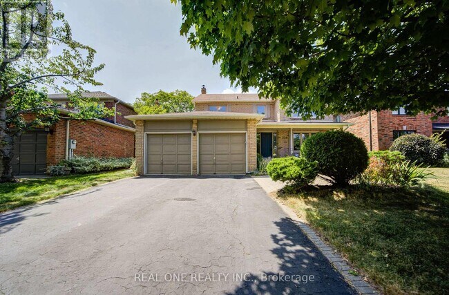 520 Blenheim Cres in Oakville, ON - Building Photo - Building Photo