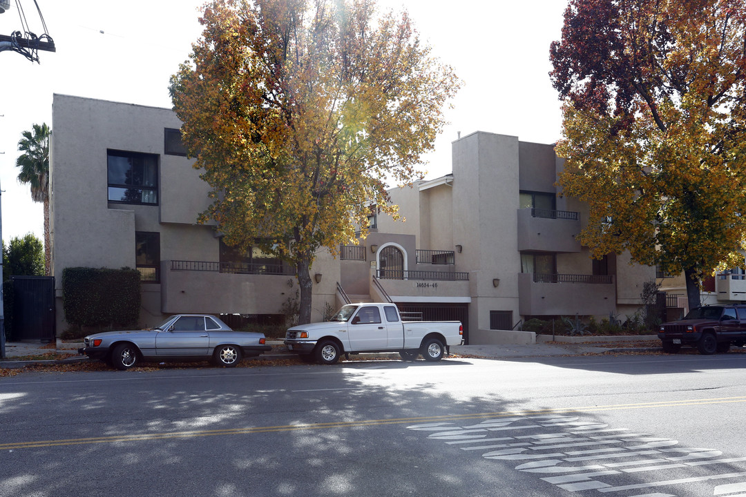 14634 Magnolia Blvd in Van Nuys, CA - Building Photo