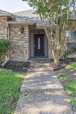 15111 Canyon Crest in Dallas, TX - Foto de edificio - Building Photo